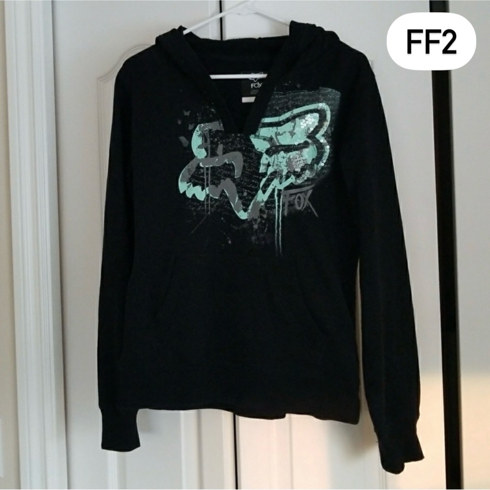 Fox VNeck Sequin Detail Sweatshirt (PRICE IS FIRM, comes with discount shipping)
